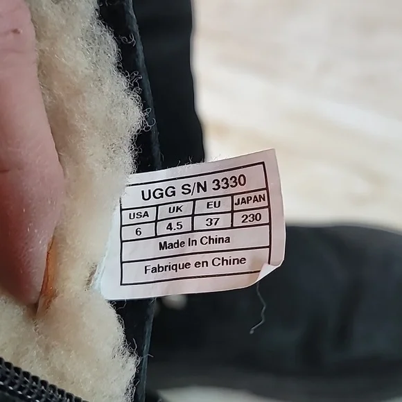 Ugg Avondale 3330 Studded Black Suede Sheepskin Lined Boots Size US‎ 6 - Picture 6 of 10